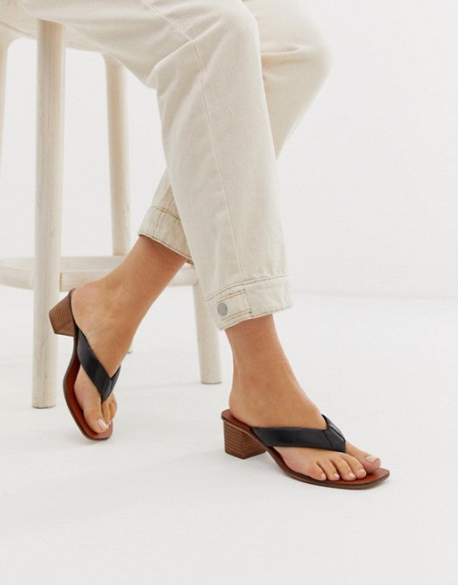 Timeless Leather Thong Sandals in Black