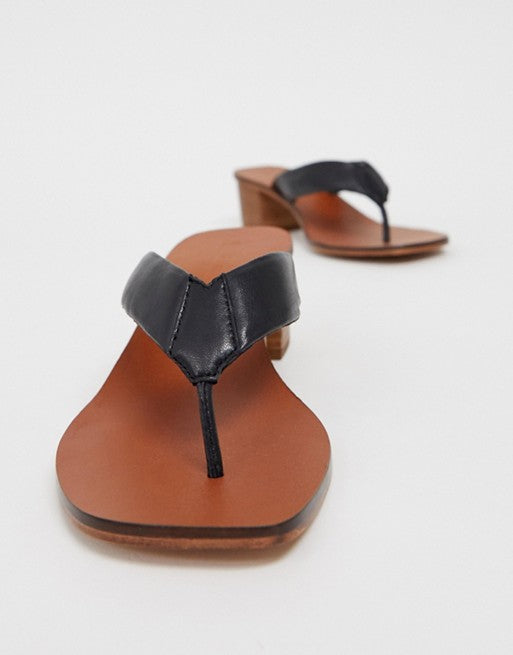 Timeless Leather Thong Sandals in Black