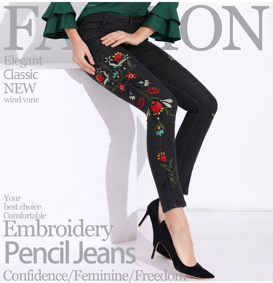 Embroidery Capri Black Jeans