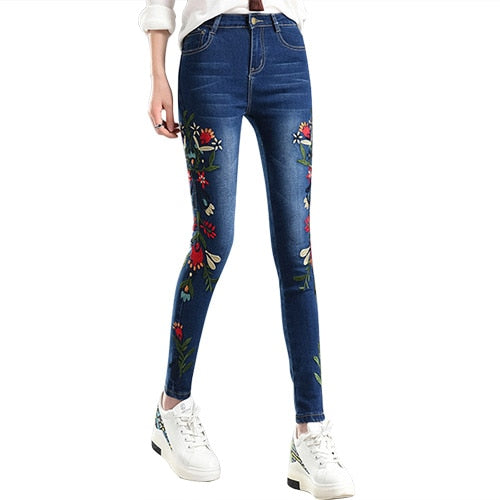 Embroidery Capri Black Jeans